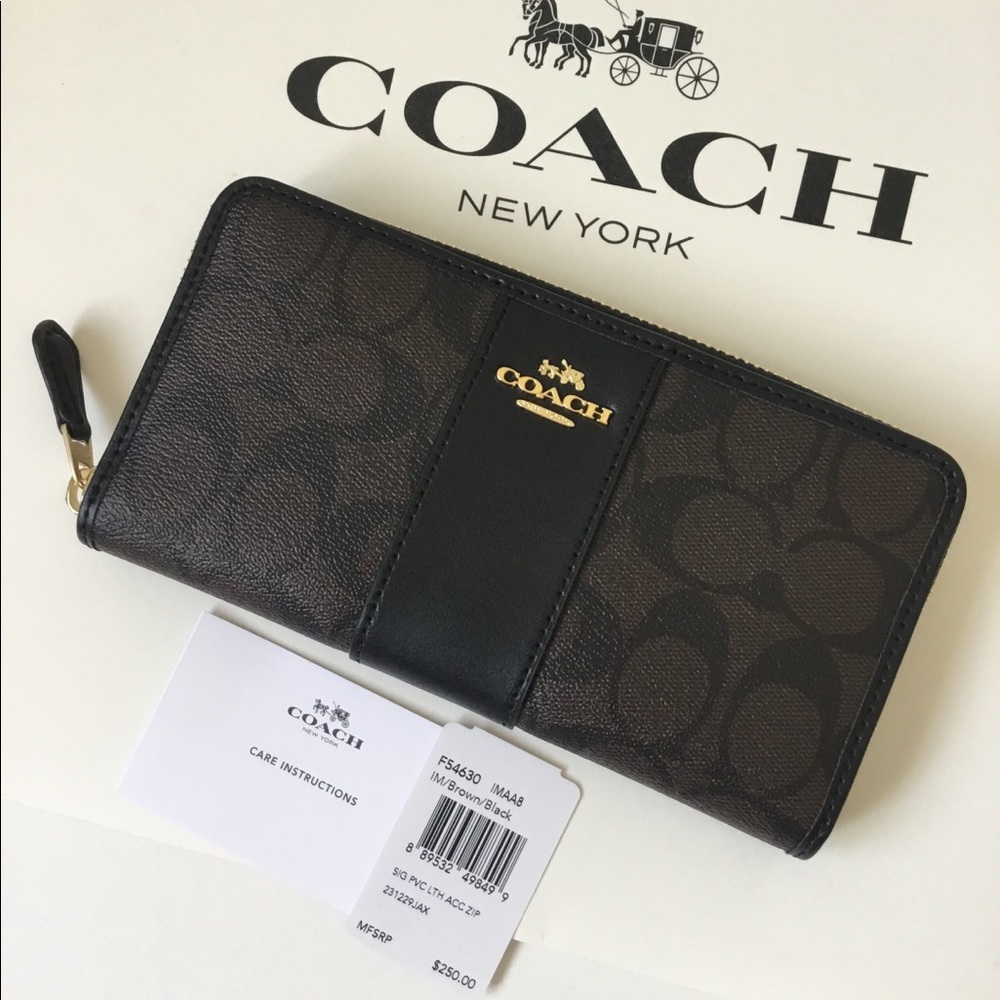 🌻Coach Accordion Wallet In Signature NWT.